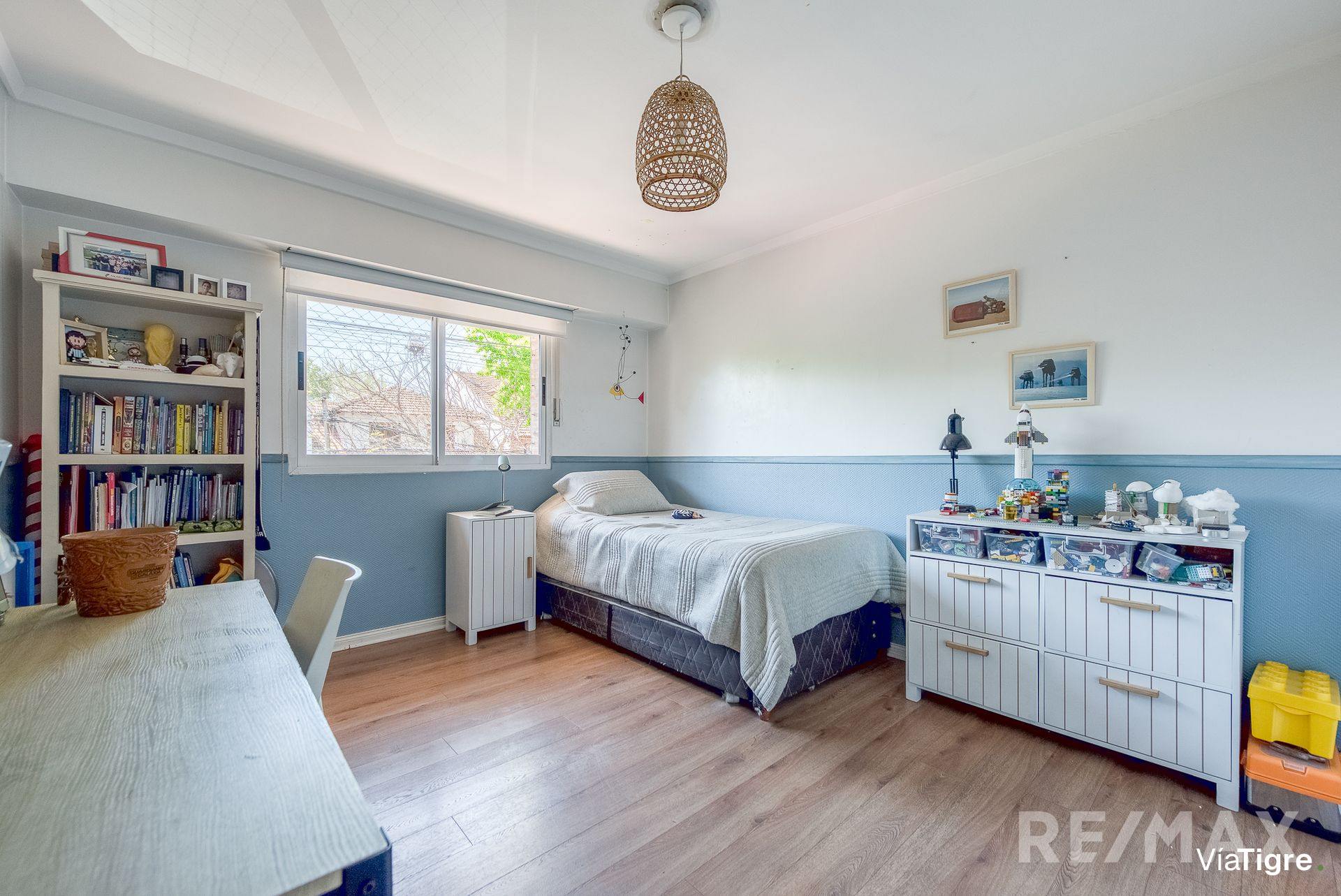 Venta casa 5 amb, 3 pisos, con patio en Olivos