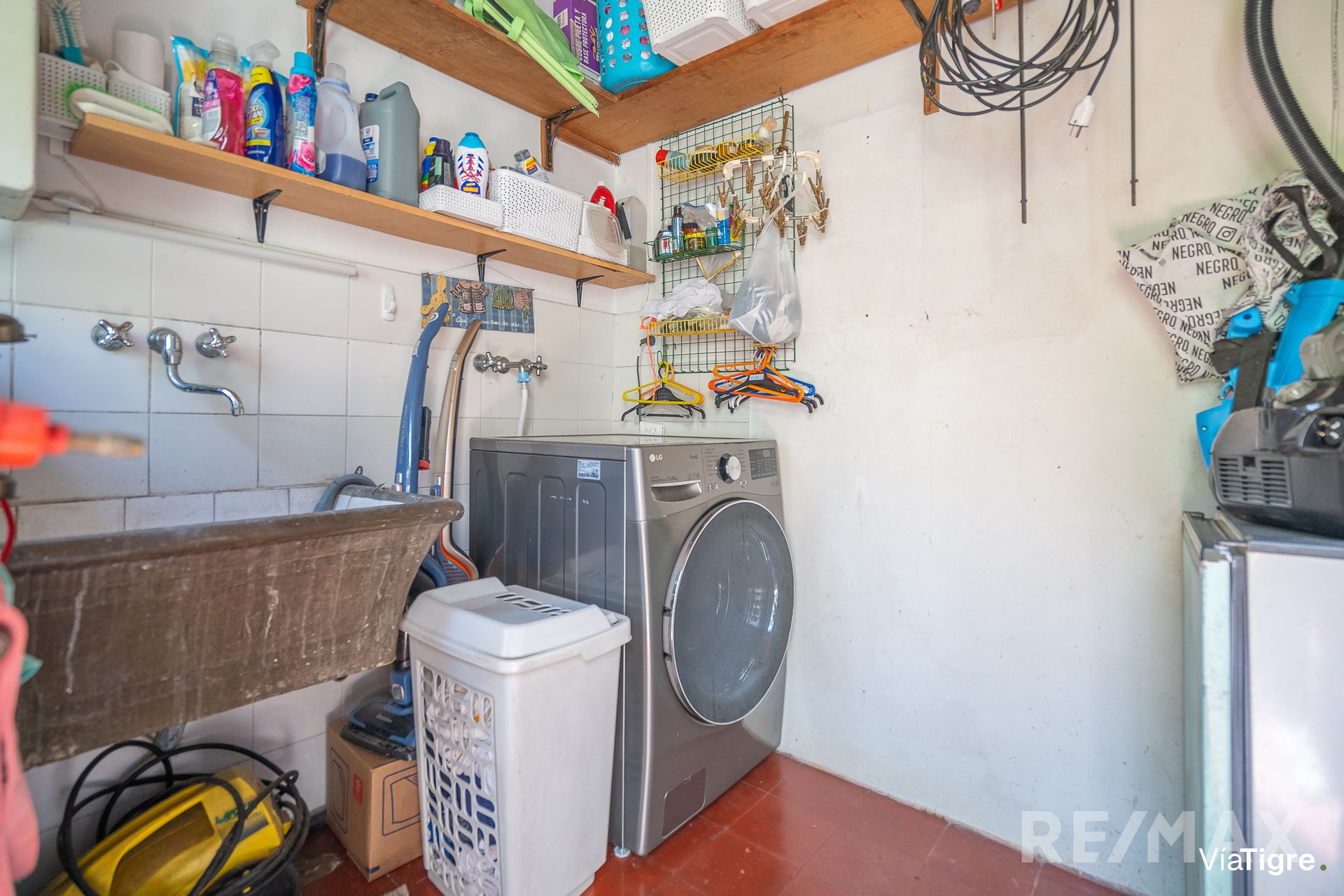 Venta casa 5 amb, 3 pisos, con patio en Olivos