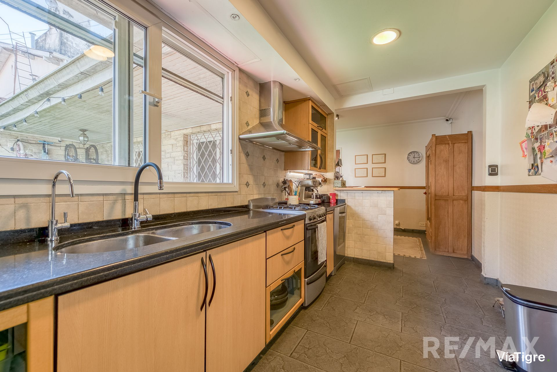 Venta casa 5 amb, 3 pisos, con patio en Olivos