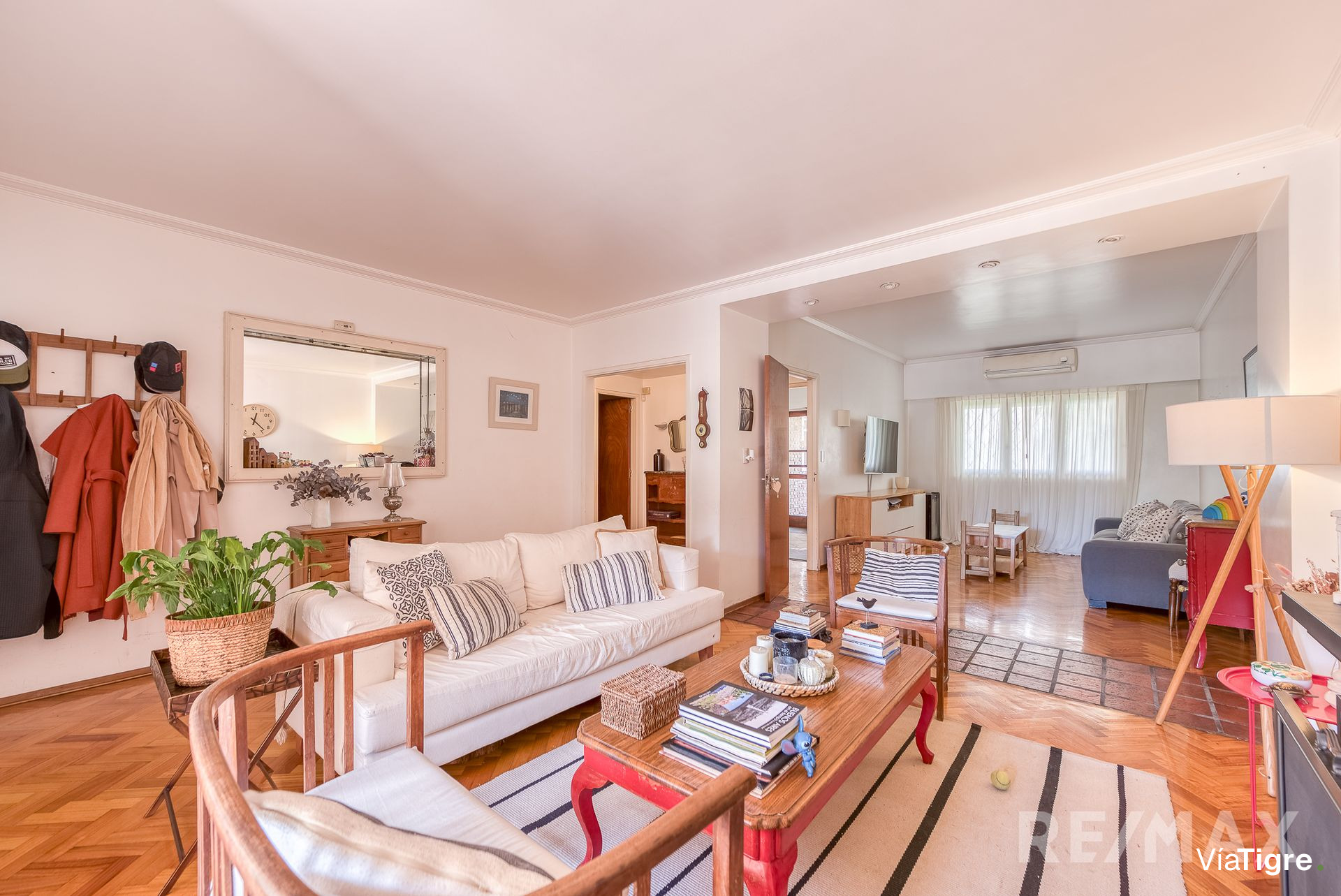 Venta casa 5 amb, 3 pisos, con patio en Olivos