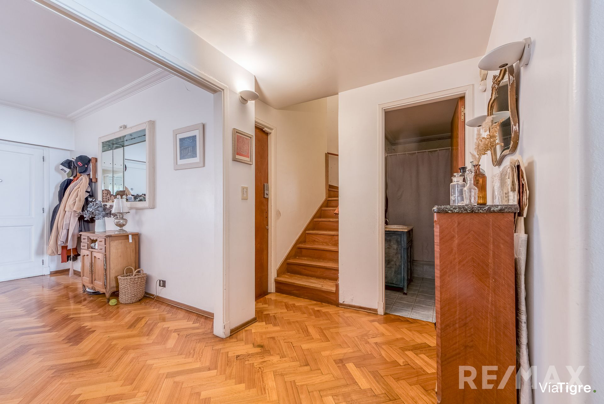 Venta casa 5 amb, 3 pisos, con patio en Olivos