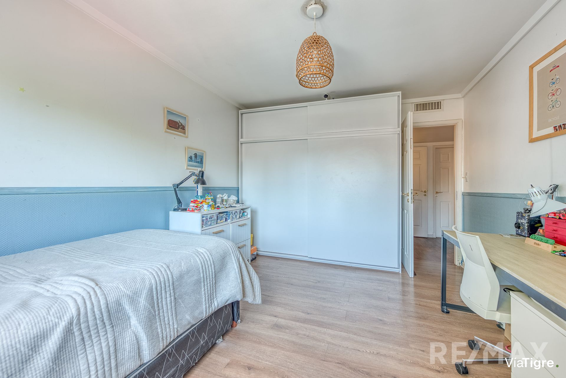 Venta casa 5 amb, 3 pisos, con patio en Olivos