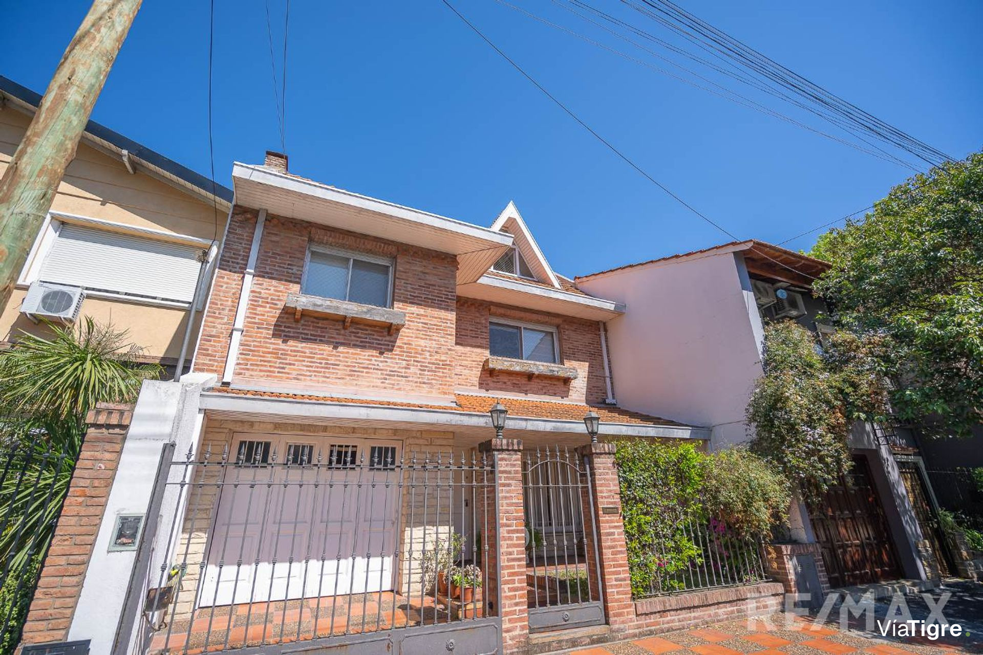 Venta casa 5 amb, 3 pisos, con patio en Olivos