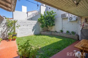 Venta casa 5 amb, 3 pisos, con patio en Olivos