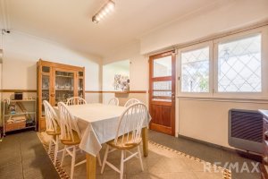 Venta casa 5 amb, 3 pisos, con patio en Olivos