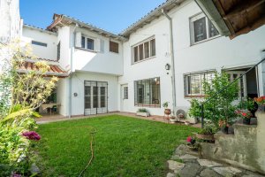 Martínez House for Sale – 2 floors, 4 bedrooms, Garden
