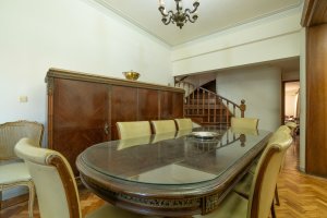 Martínez House for Sale – 2 floors, 4 bedrooms, Garden