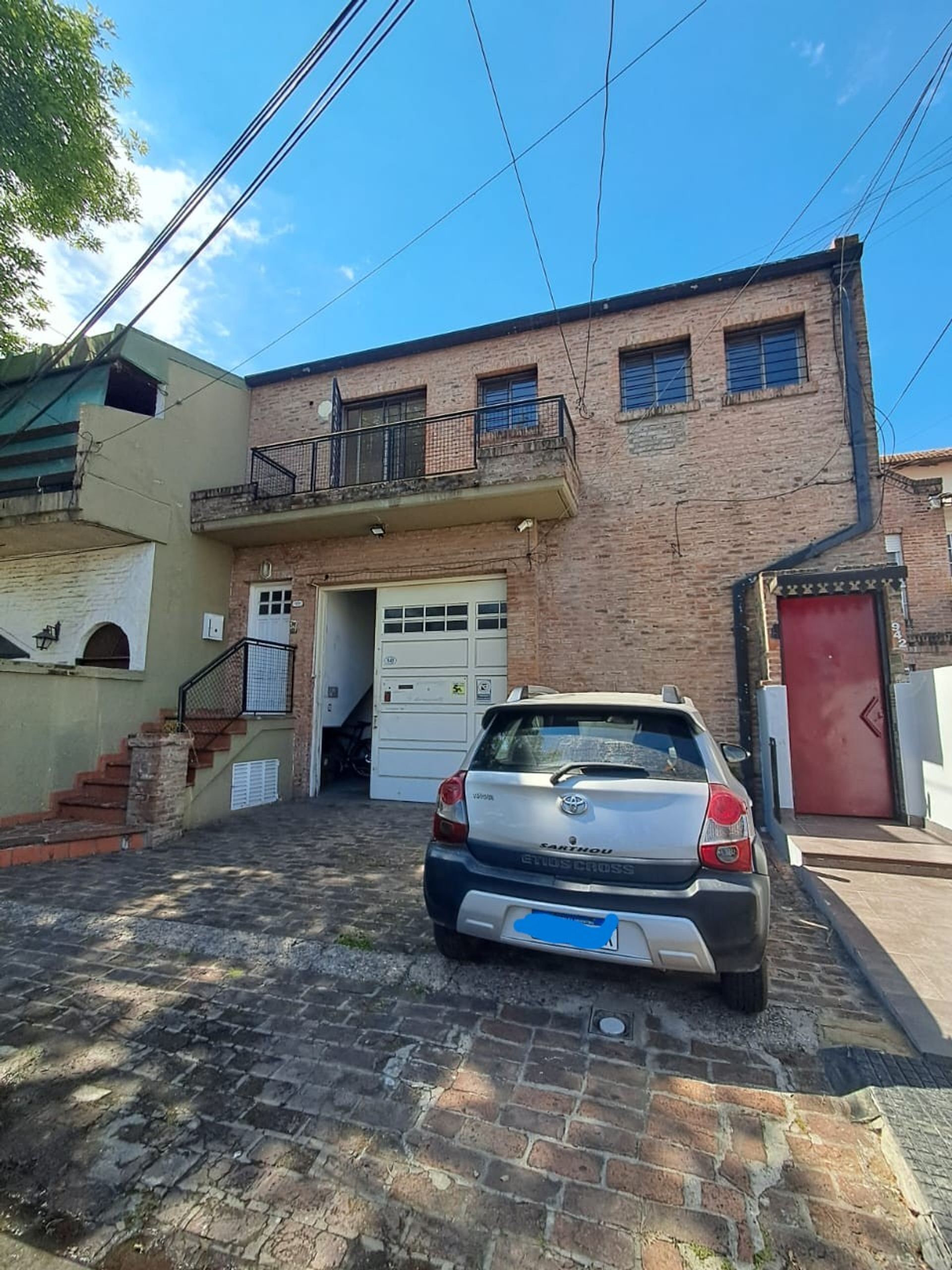 Storage and 2 Apartments. Sale in Block. San Isidro.