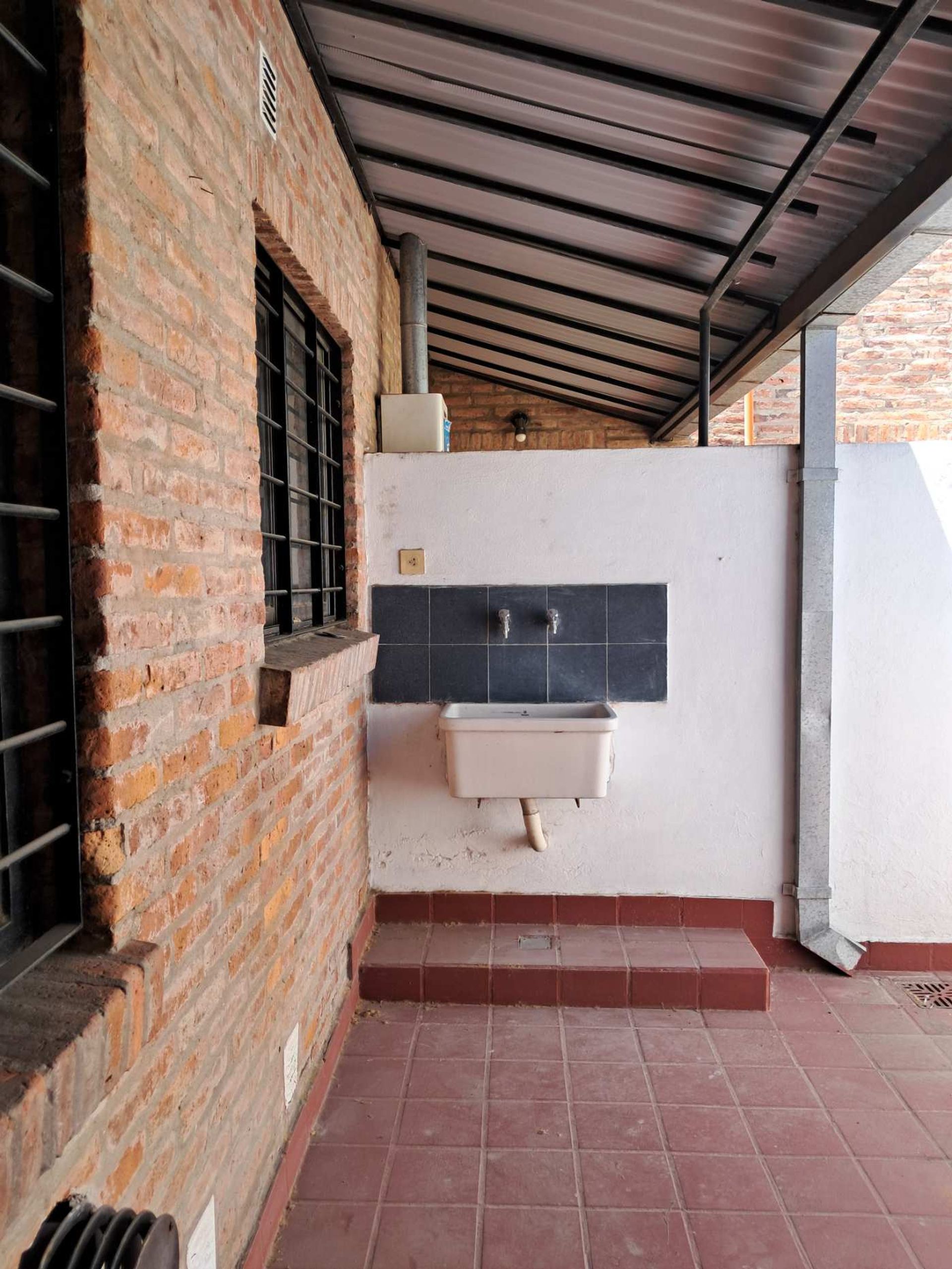 Depósito y 2 PH. VENTA EN BLOCK. San Isidro.