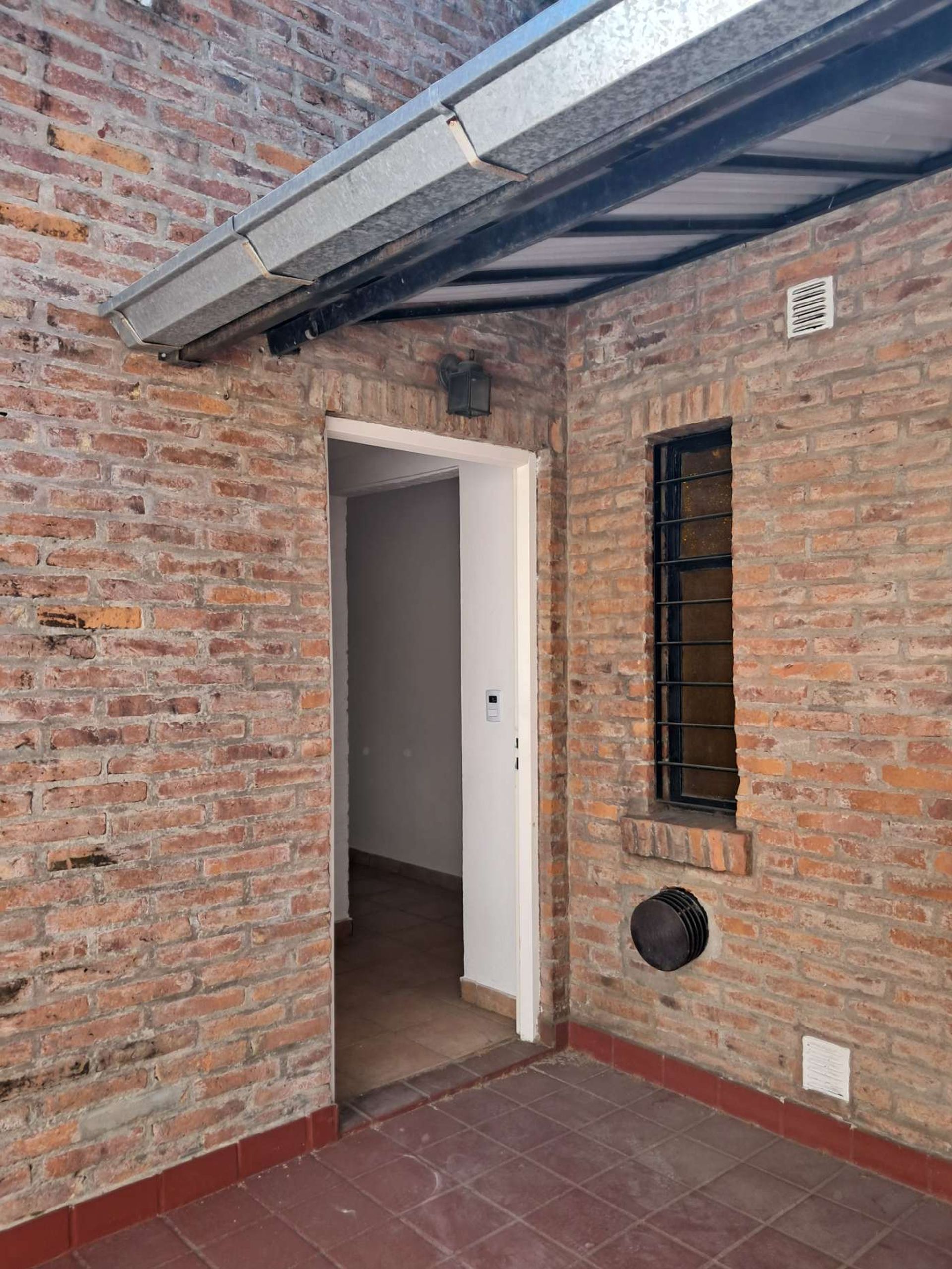 Depósito y 2 PH. VENTA EN BLOCK. San Isidro.