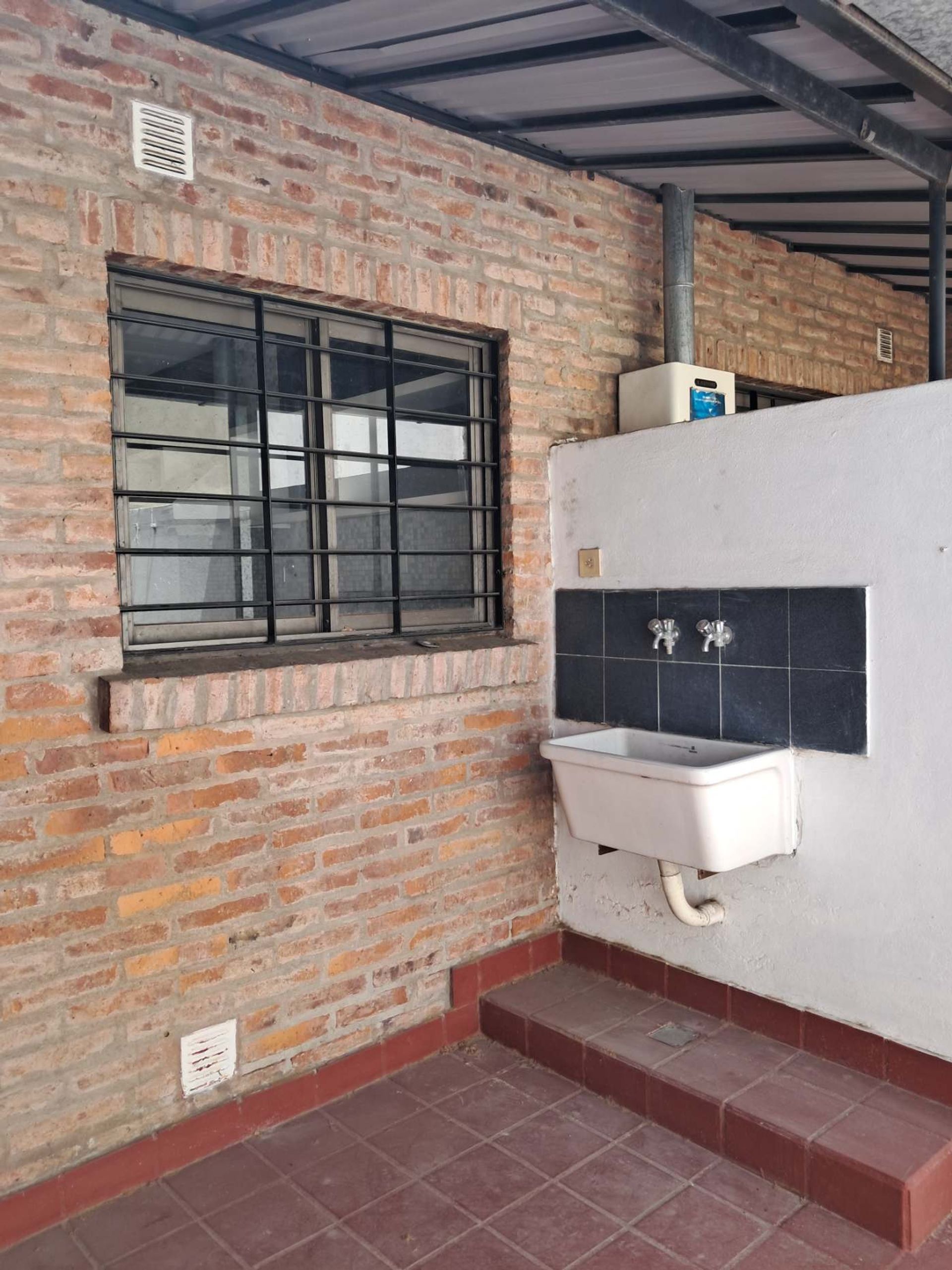 Depósito y 2 PH. VENTA EN BLOCK. San Isidro.