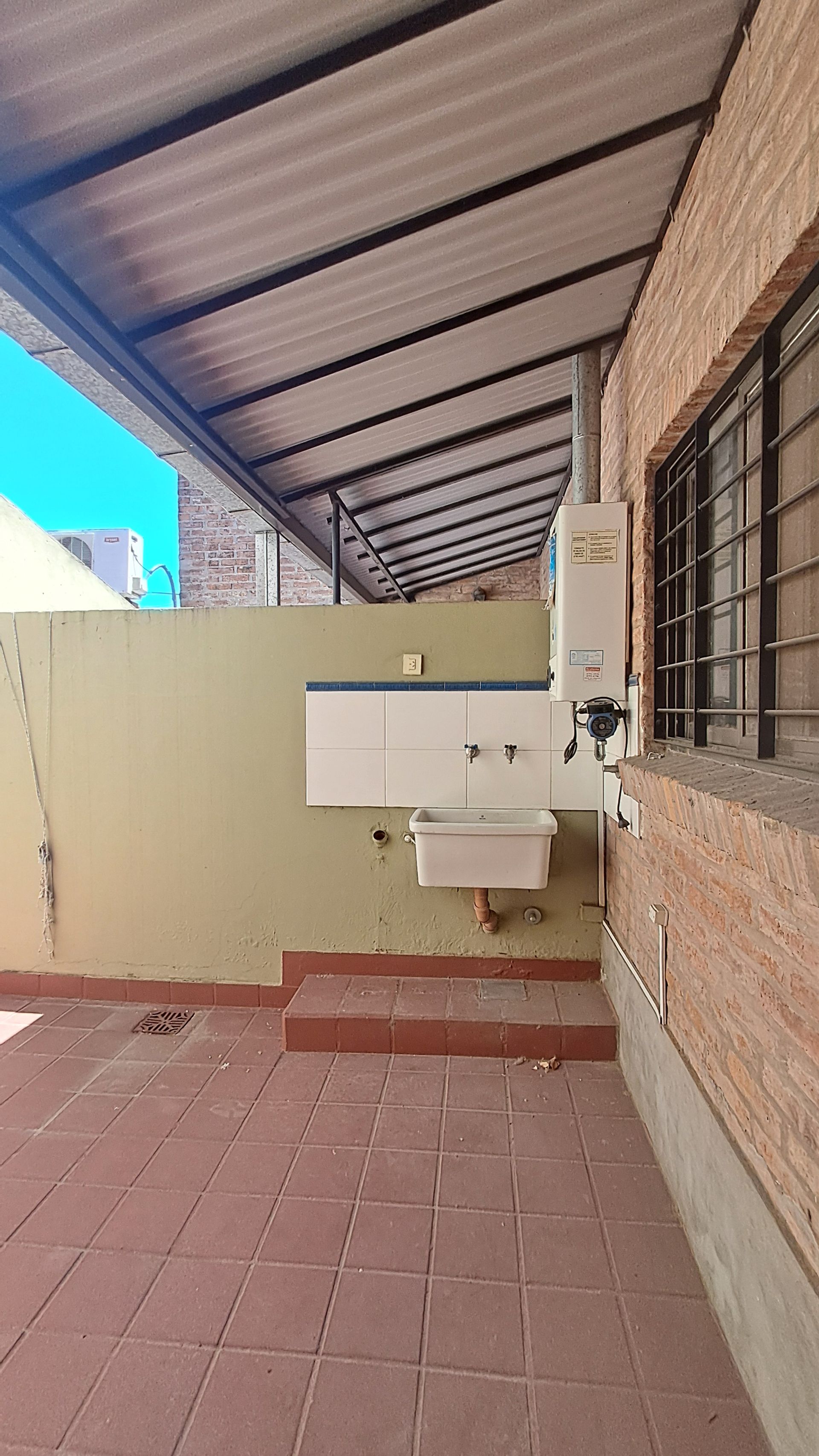 Depósito y 2 PH. VENTA EN BLOCK. San Isidro.