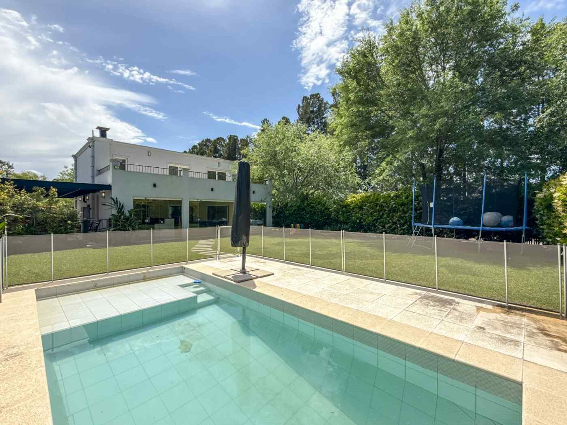 Venta casa 5 ambientes en La Comarca