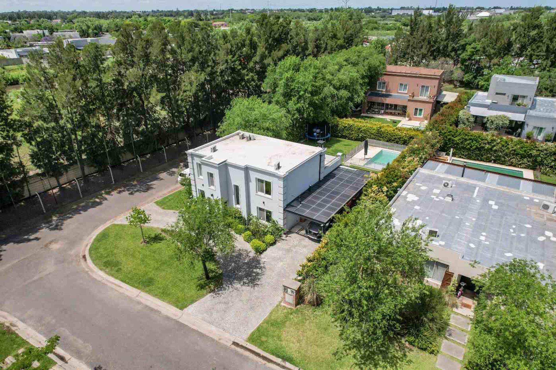 Venta casa 5 ambientes en La Comarca