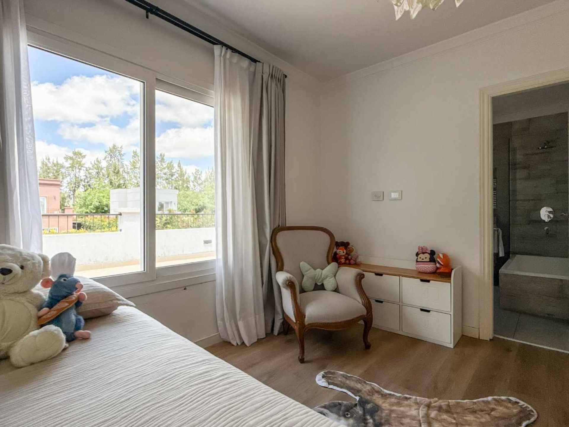 Venta casa 5 ambientes en La Comarca