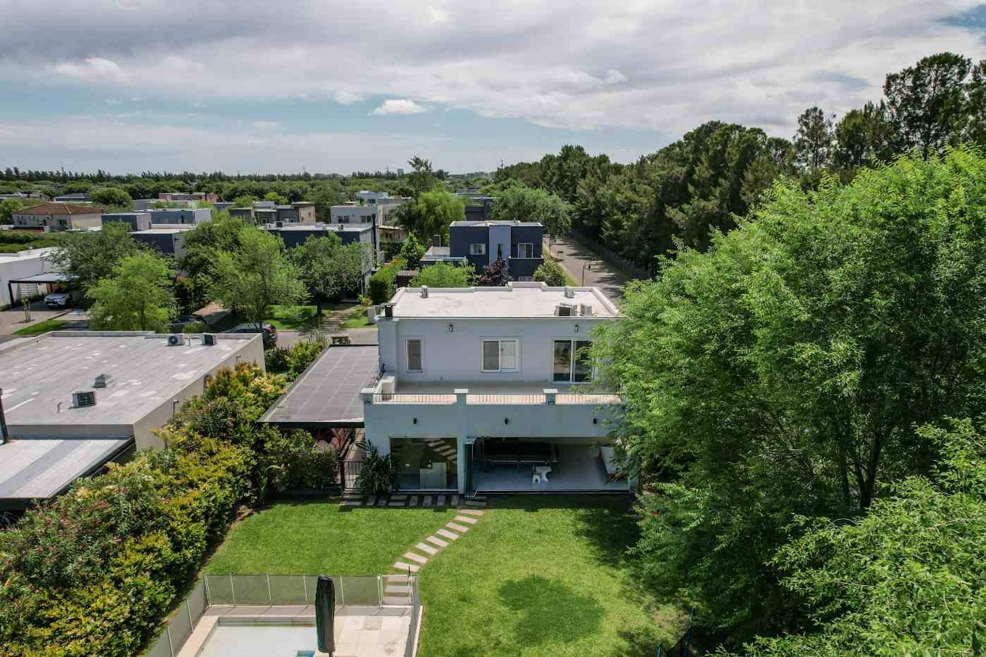 Venta casa 5 ambientes en La Comarca