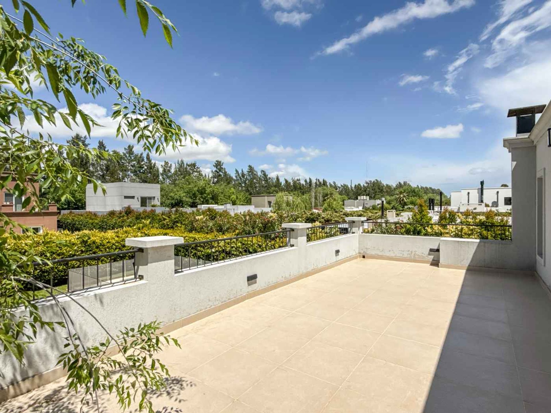Venta casa 5 ambientes en La Comarca
