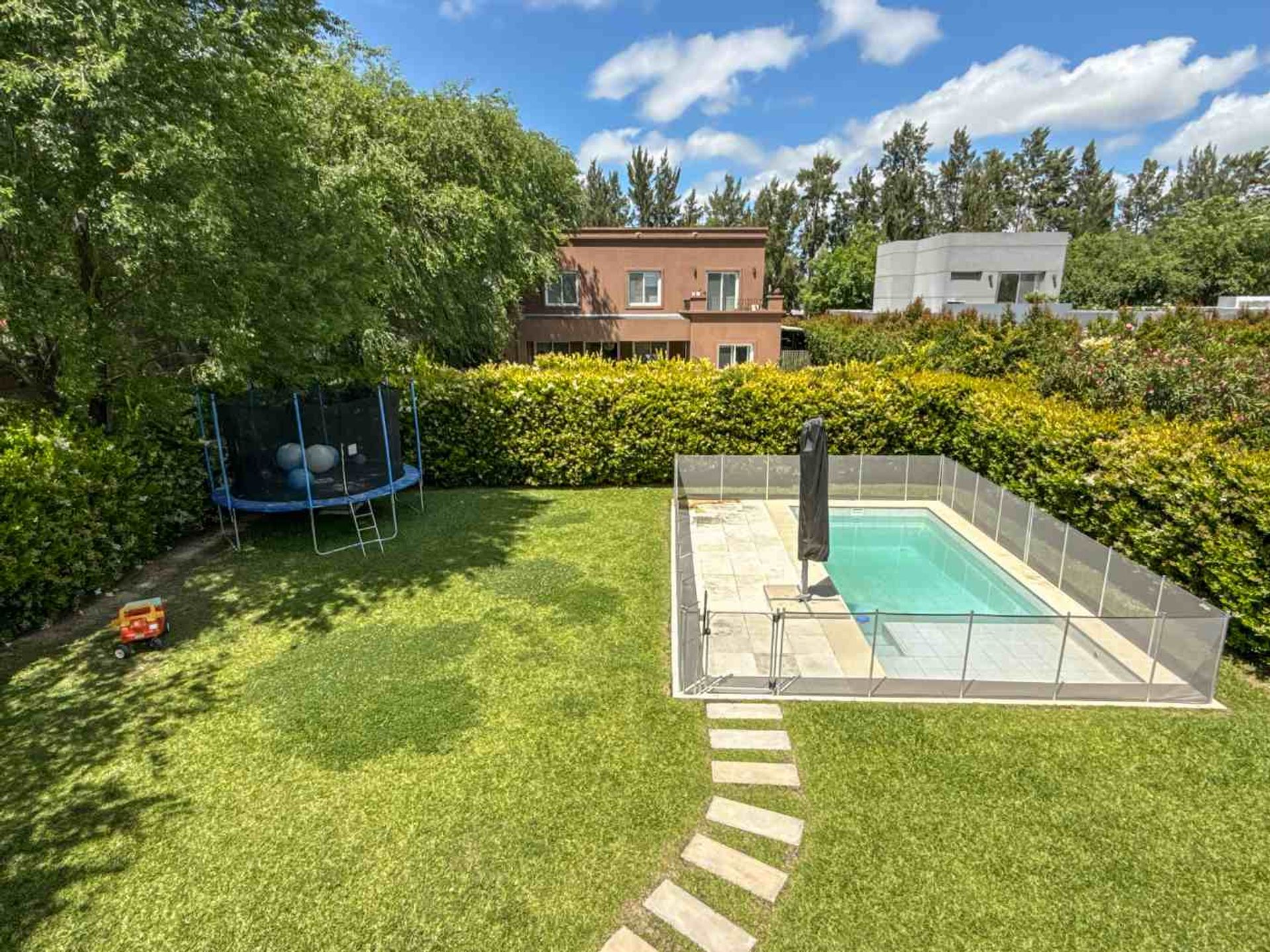 Venta casa 5 ambientes en La Comarca