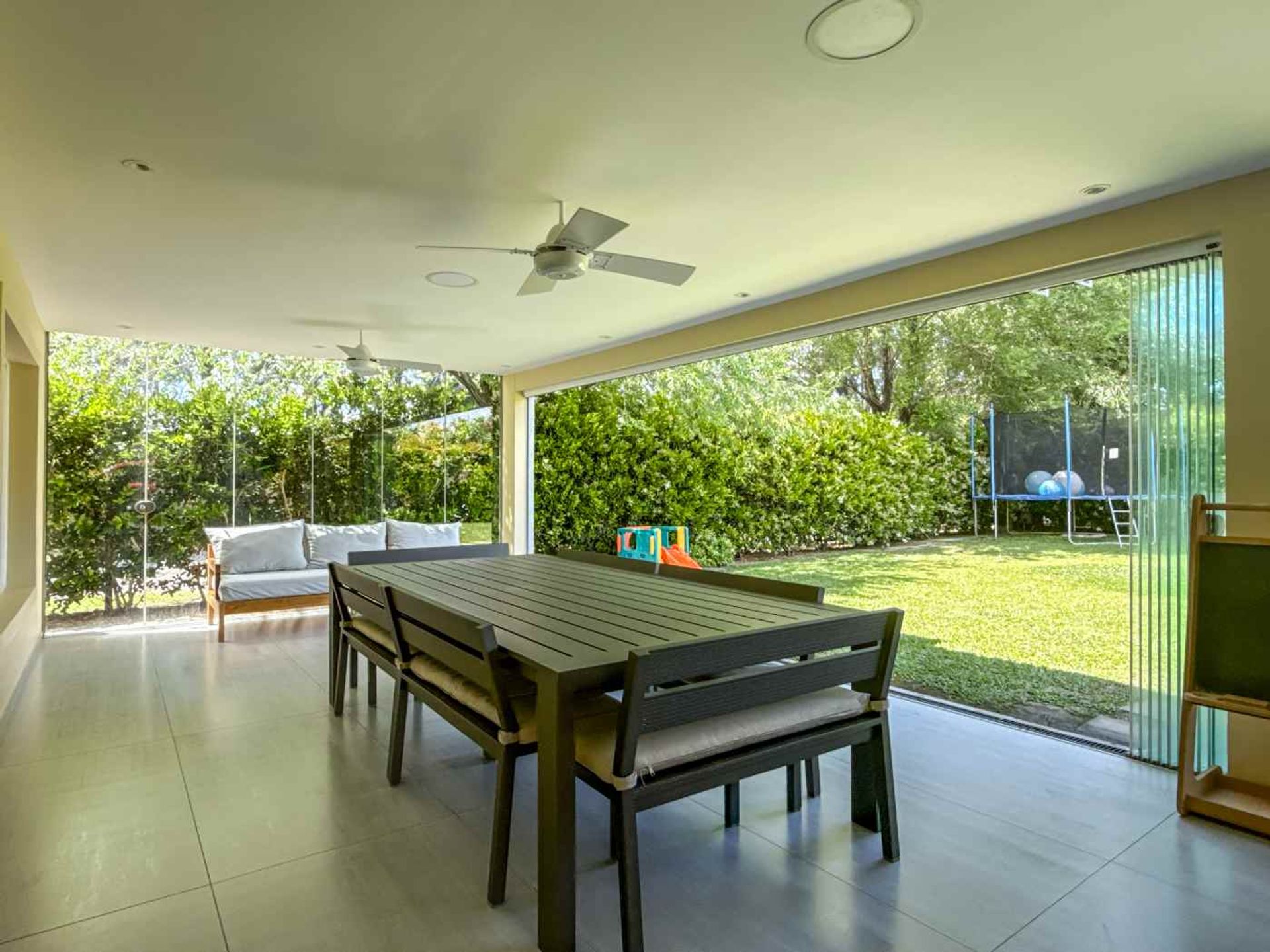 Venta casa 5 ambientes en La Comarca