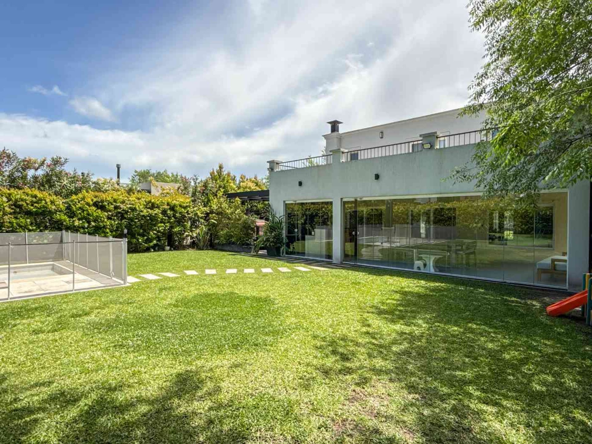 Venta casa 5 ambientes en La Comarca