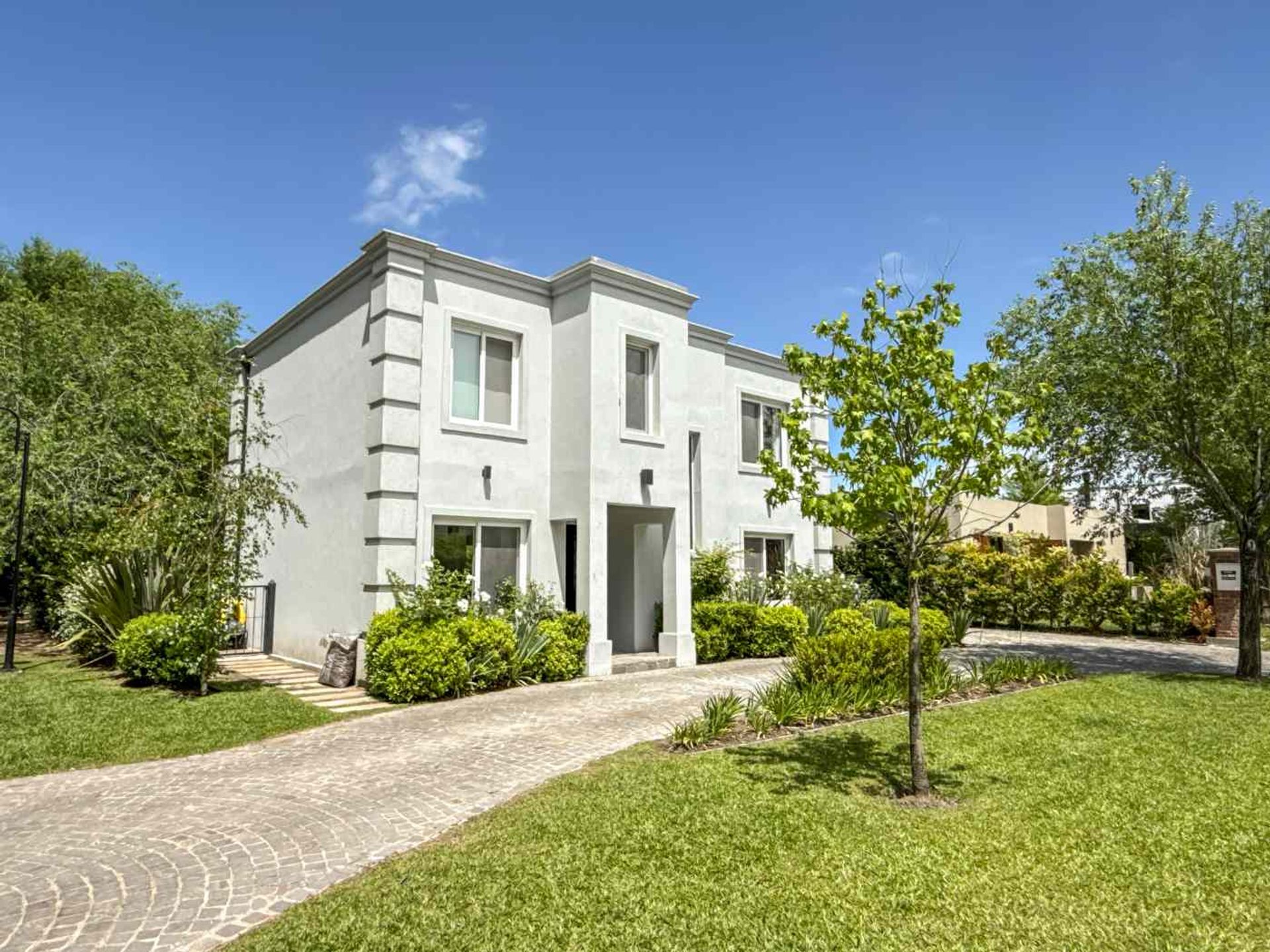 Venta casa 5 ambientes en La Comarca
