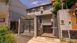 Duplex House for Sale in Olivos