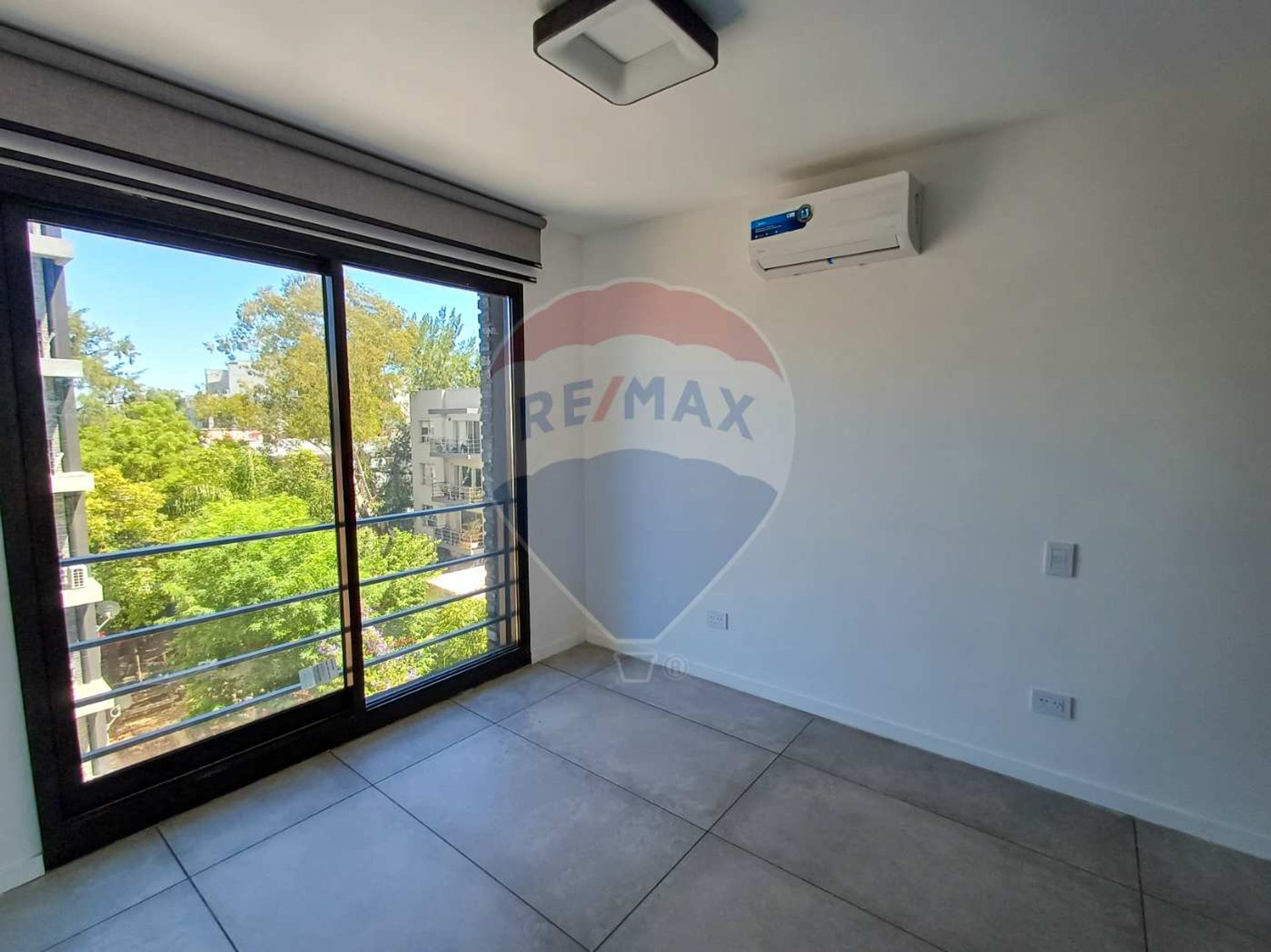 Alquiler - Dept0 3 Amb Con Balcón Y Cochera, Tigre