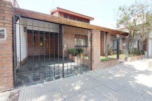 4-Room House with Garden for Sale in Olivos