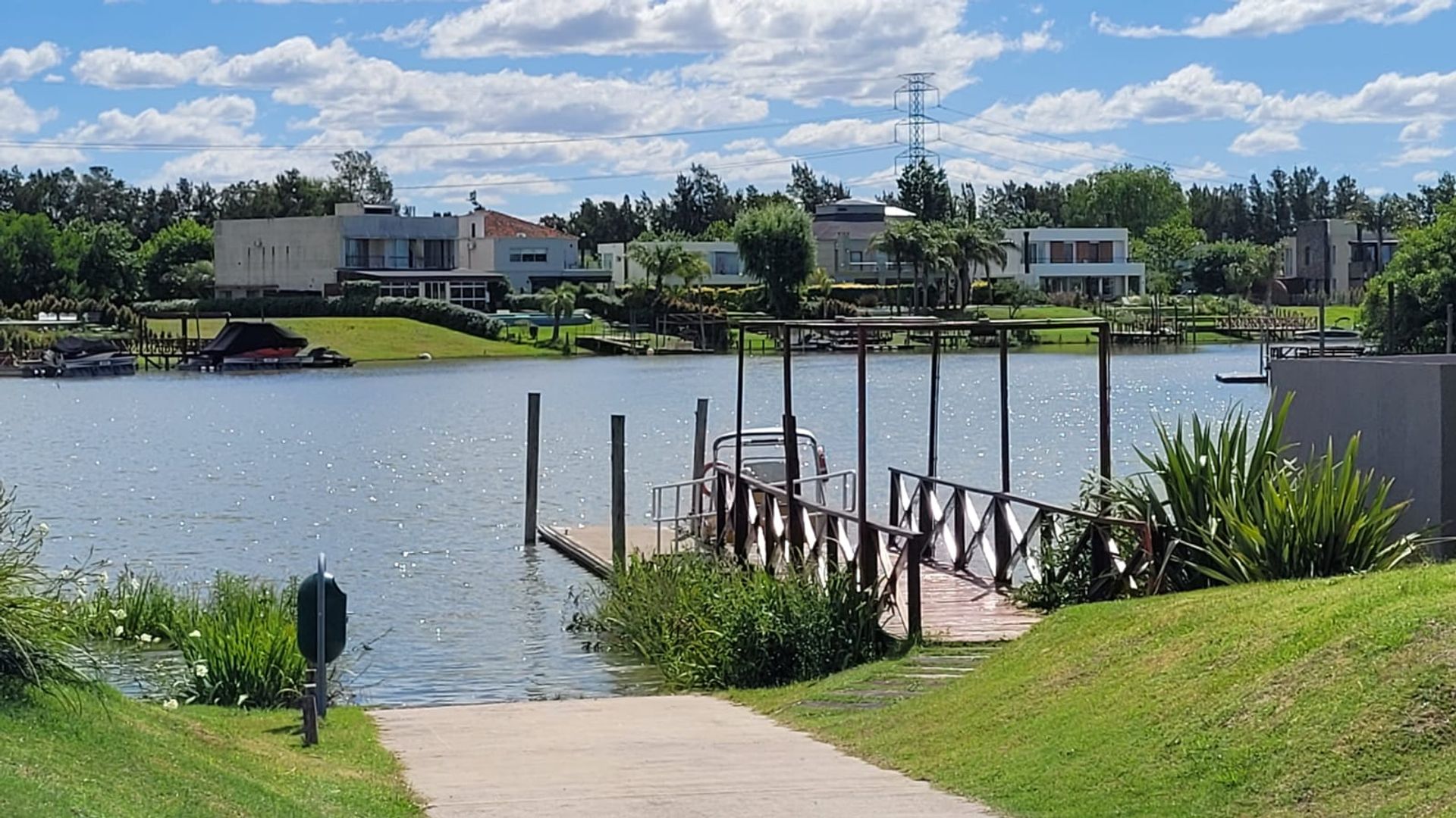 House for rent 4 rooms February Tigre expenses included