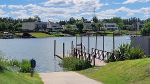 House for rent 4 rooms February Tigre expenses included