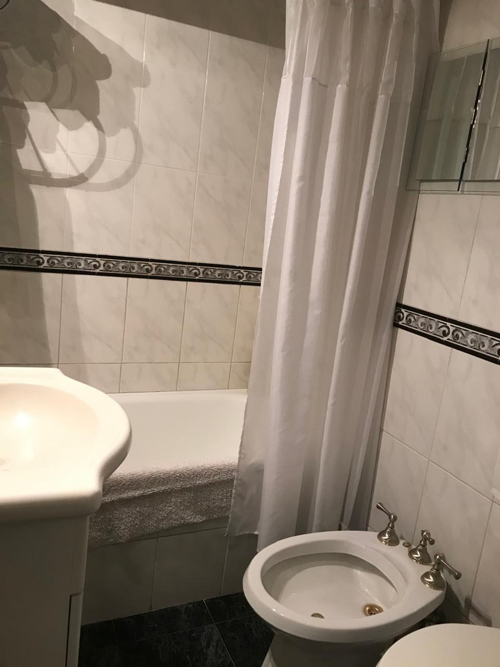CASA de 7 amb c/jardin y parrilla en VENTA OLIVOS