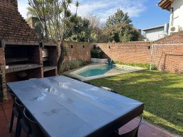 House 6 rooms - 4 bedrooms, garden and pool - Punta Chica