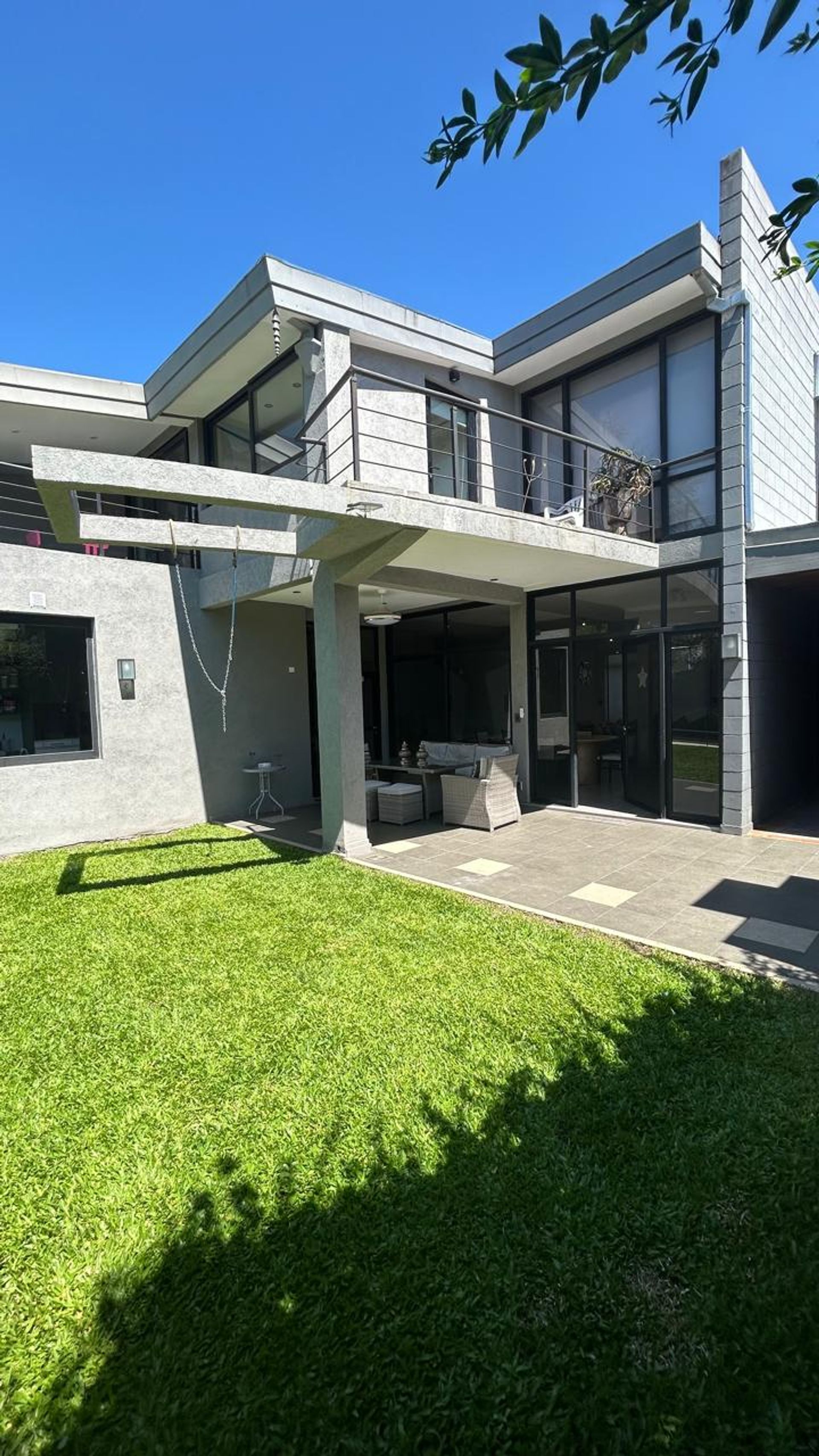 Moderna casa en Barrio Los Aromos
