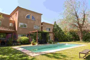 Casa en venta barrio altamira vista a la laguna