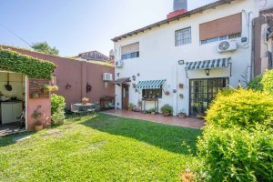 Casa en venta 5 ambientes con jardin, Martinez
