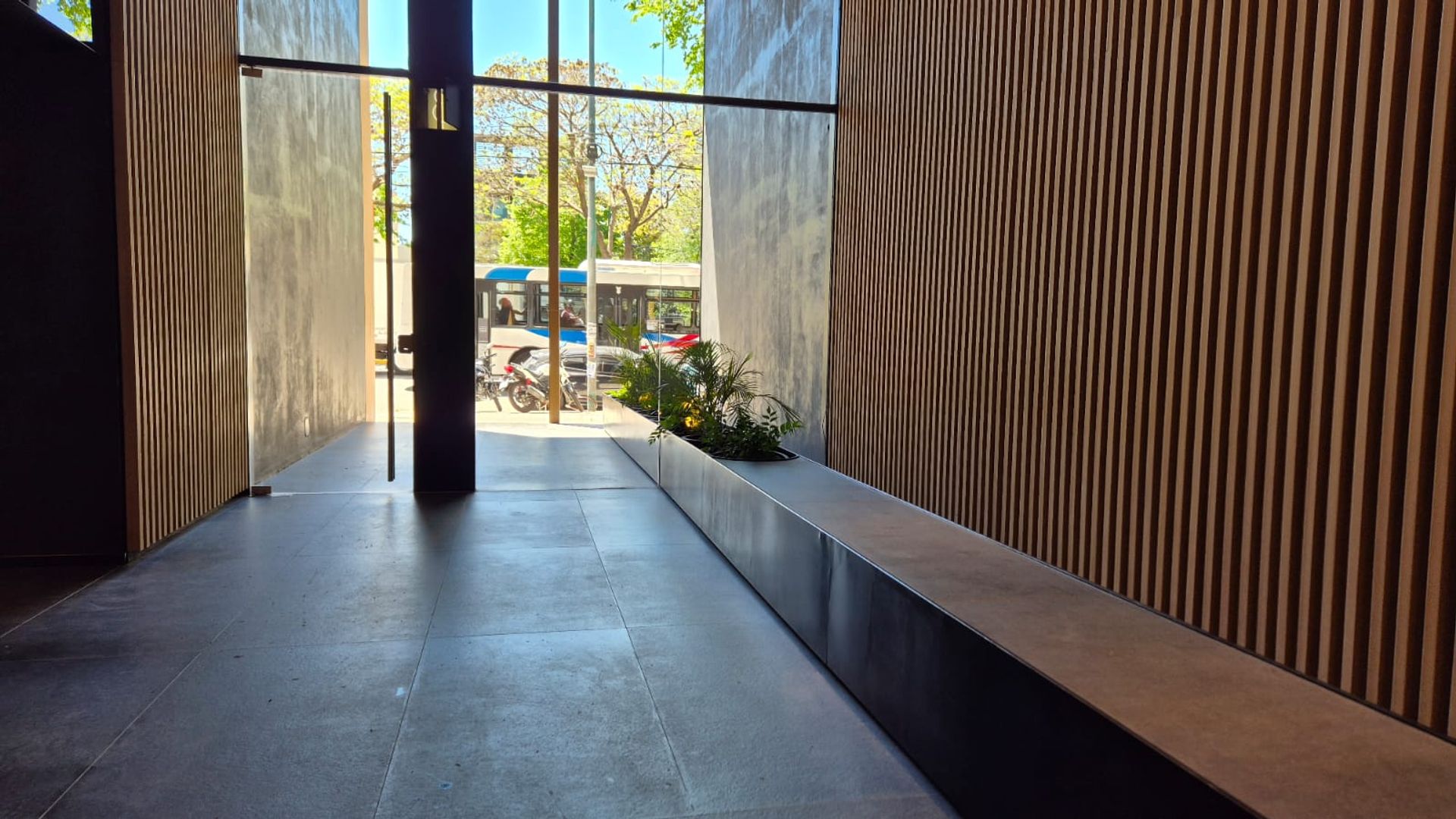 VENTA monoambiente en Olivos, balcón y amenities