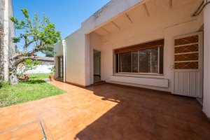 4-Room House with Garden for Sale in Florida