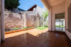 4-Room House with Garden for Sale in Florida