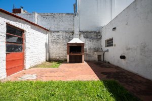 4-Room House with Garden for Sale in Florida