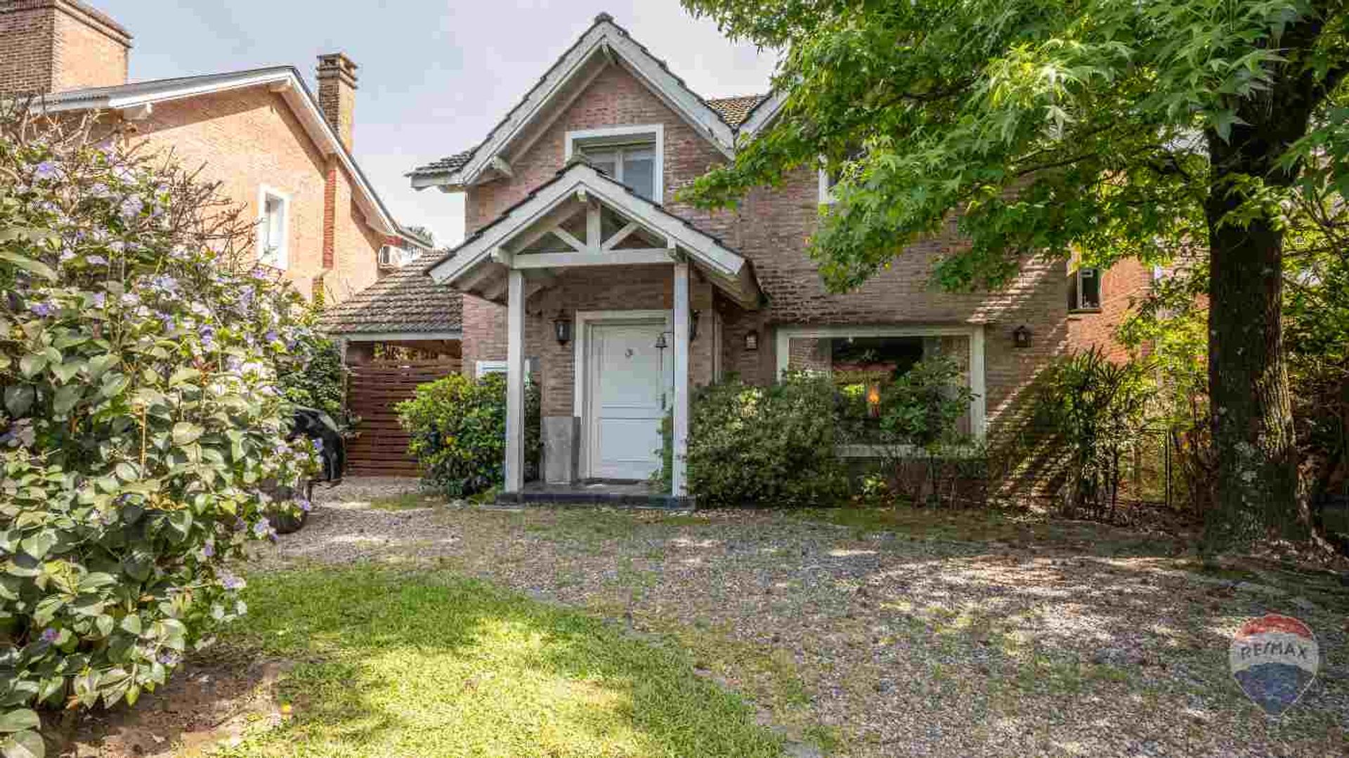 House for Sale in Los Olmos Neighborhood