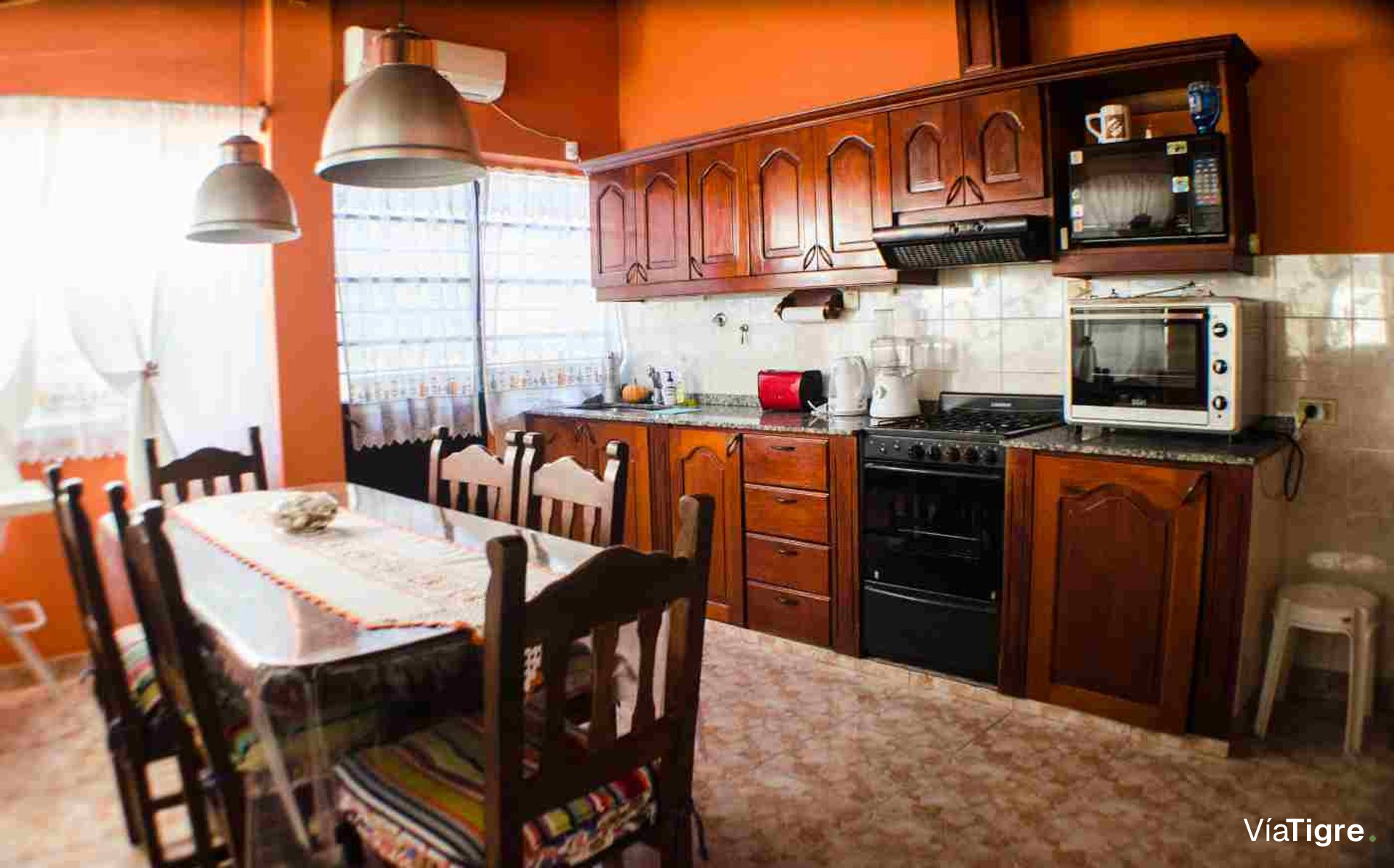 VENTA Olivos Casa 2 familias o renta + 2 cocheras