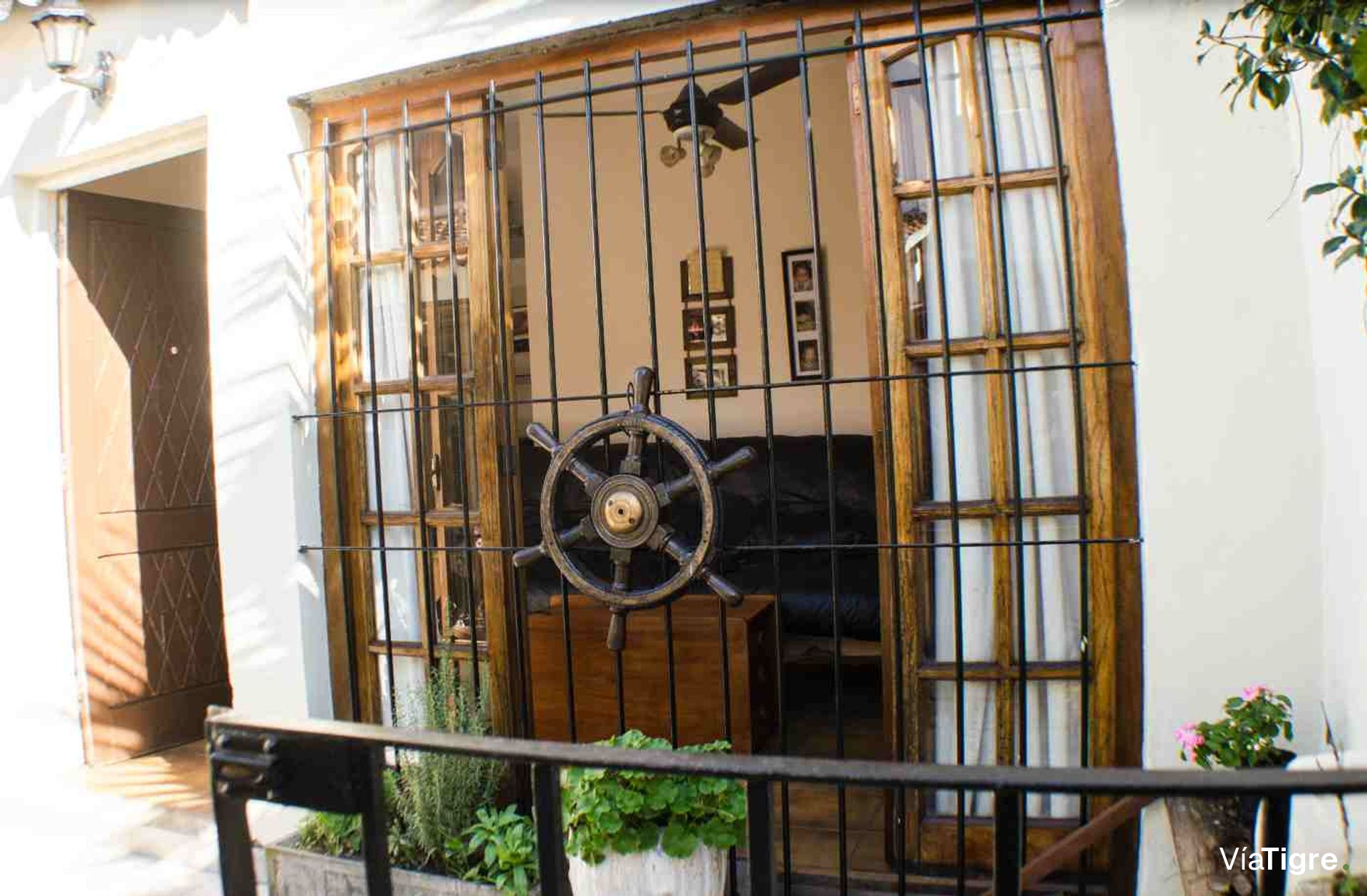 VENTA Olivos Casa 2 familias o renta + 2 cocheras