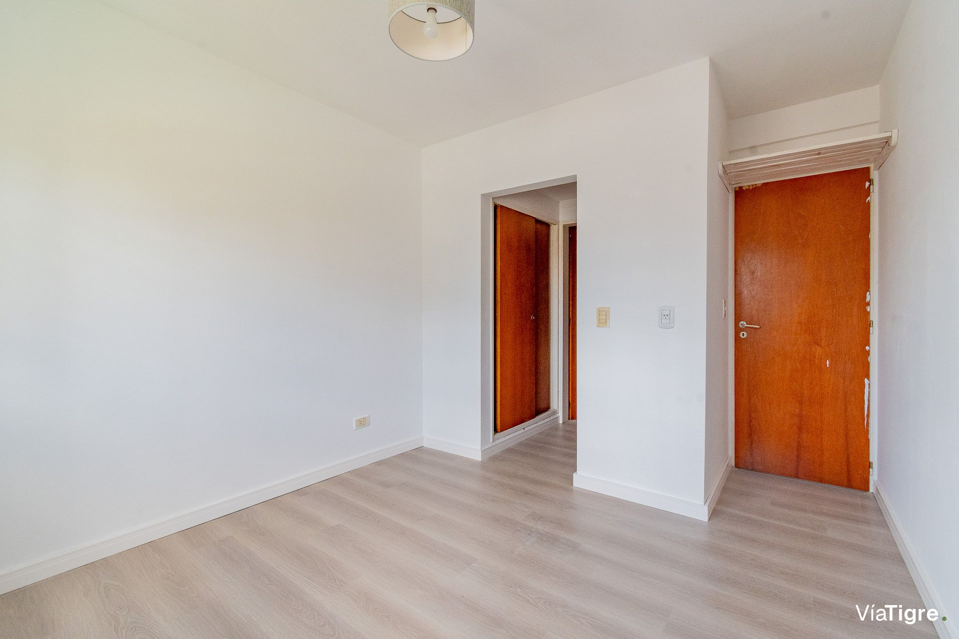Venta triplex 5 amb con jardin Olivos