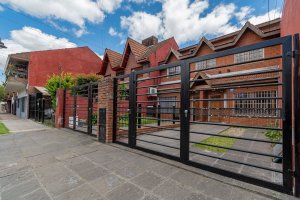 Triplex for sale, 5 rooms, garden in Olivos