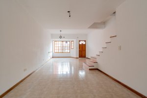 Triplex for sale, 5 rooms, garden in Olivos