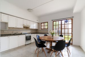 Triplex for sale, 5 rooms, garden in Olivos