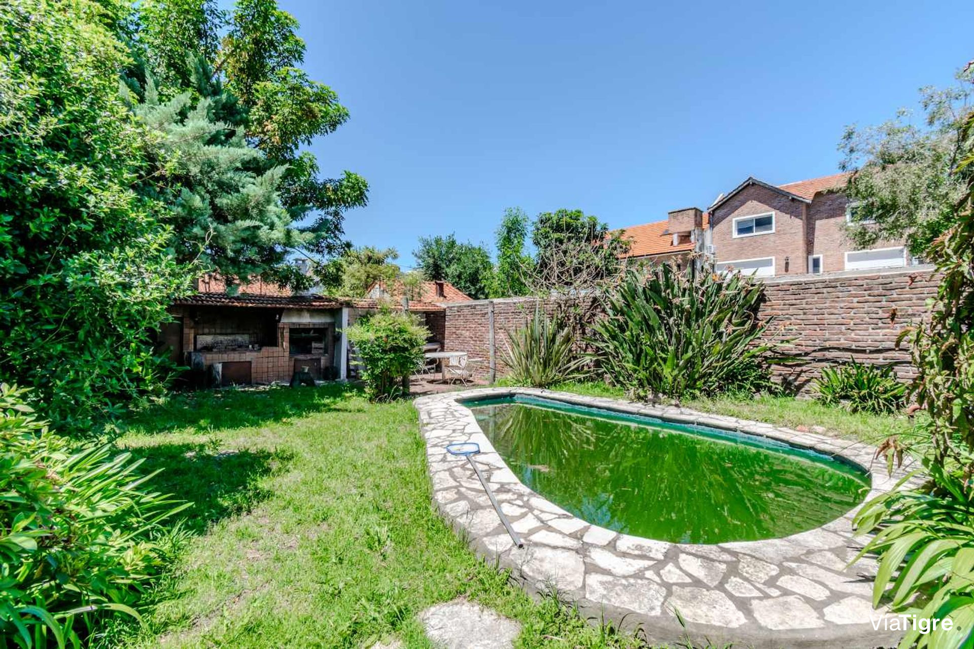 Venta casa 3 ambientes jardin y pileta en Olivos