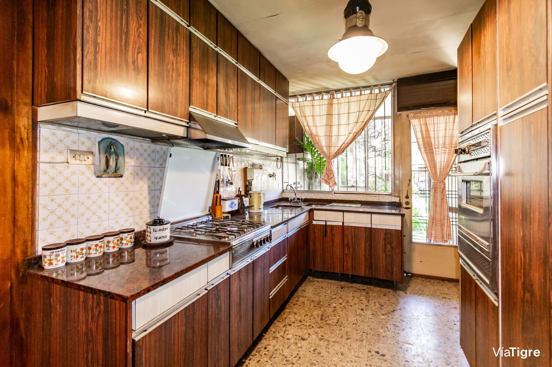 Venta casa 3 ambientes jardin y pileta en Olivos
