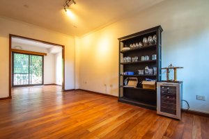 4-room duplex for sale in Victoria with garage