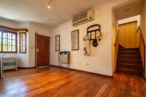 4-room duplex for sale in Victoria with garage